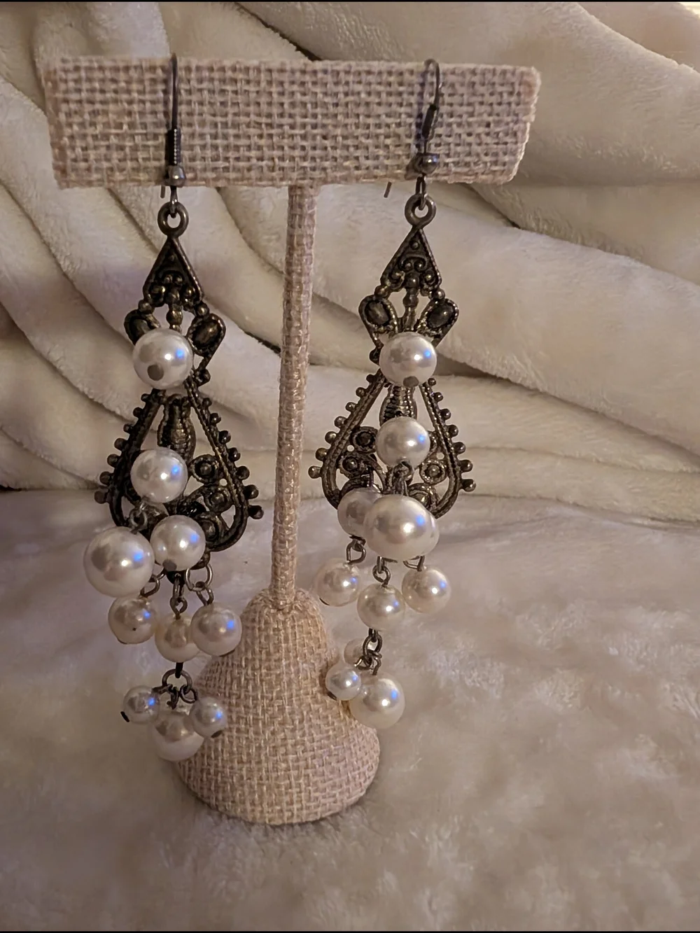 Elegant Pearl Dangle Earrings - Vintage-Style